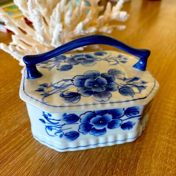Blue and White Trinket Box w/ Handle - Picture 1 of 7